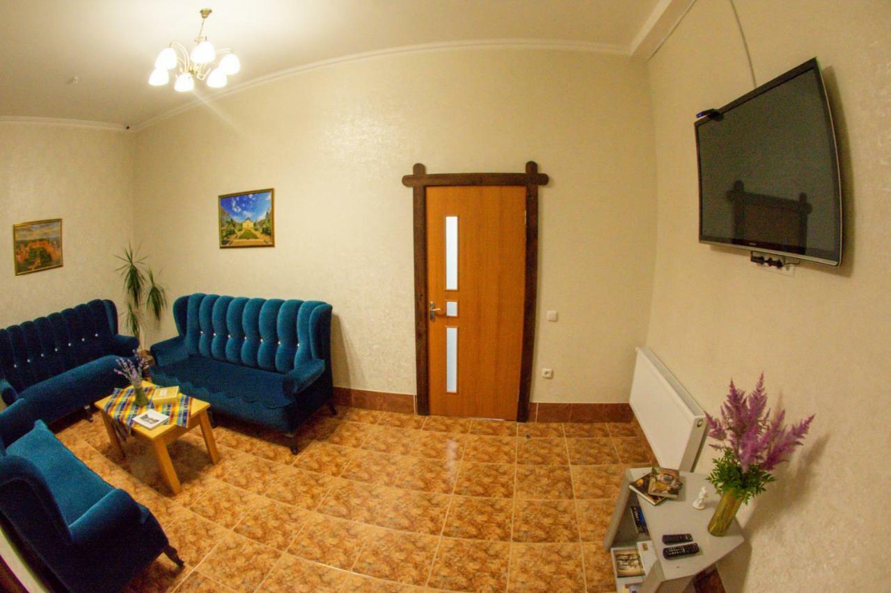 Гранд Хостел Chernivtsi Exterior photo